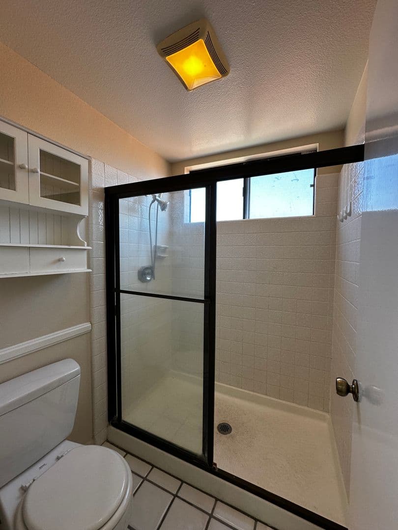 Irvine House: 7 Calabria