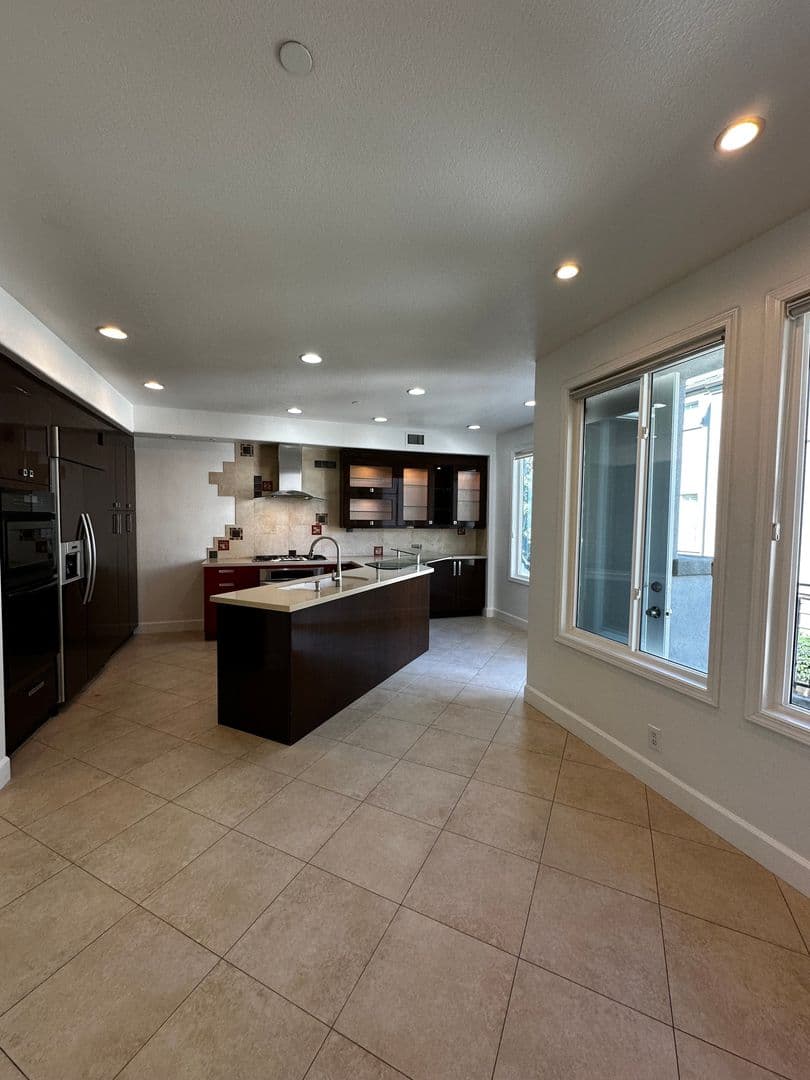 Huntington Beach House: 19411 Surfset Drive