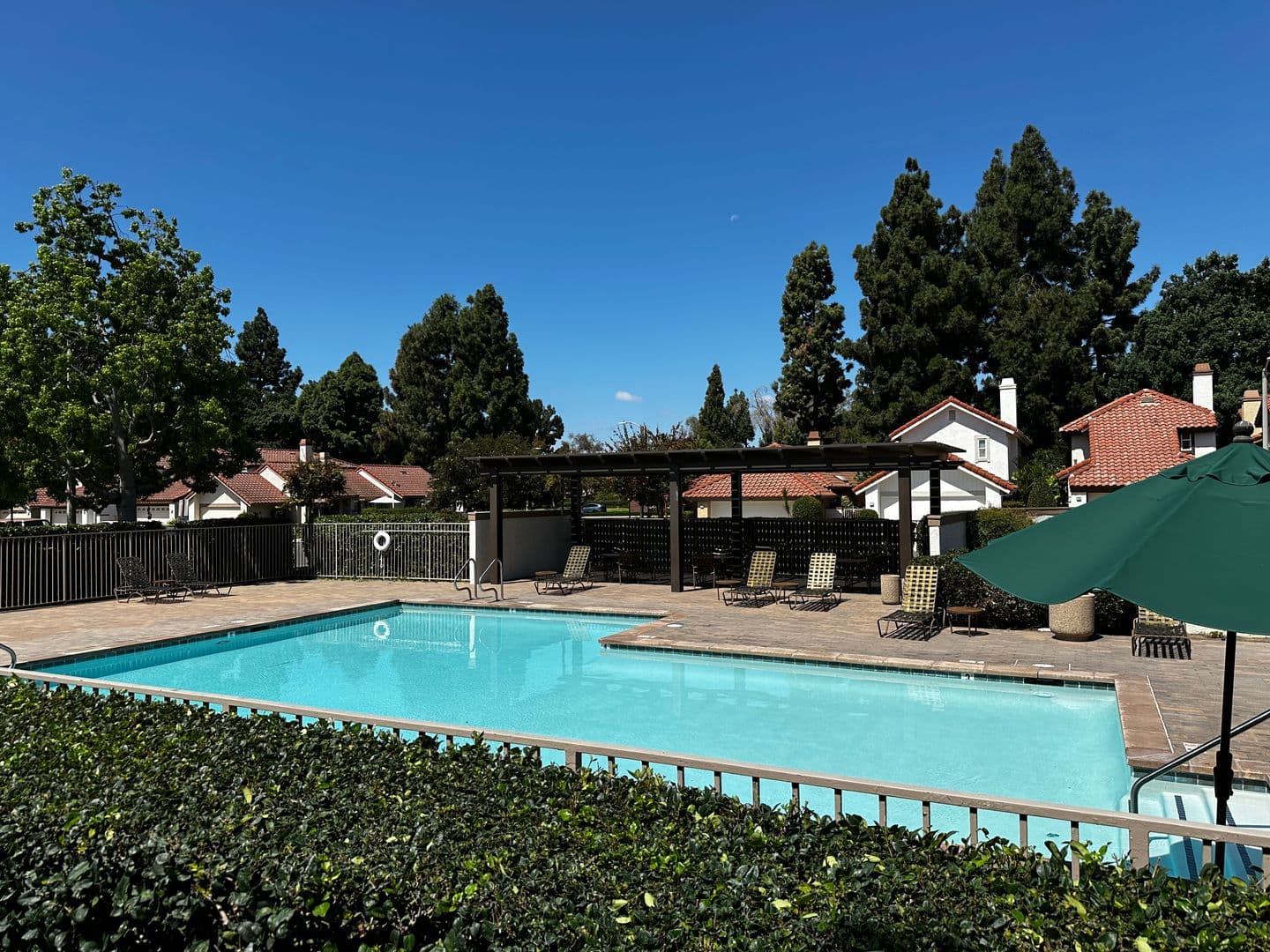 Irvine House: 7 Calabria