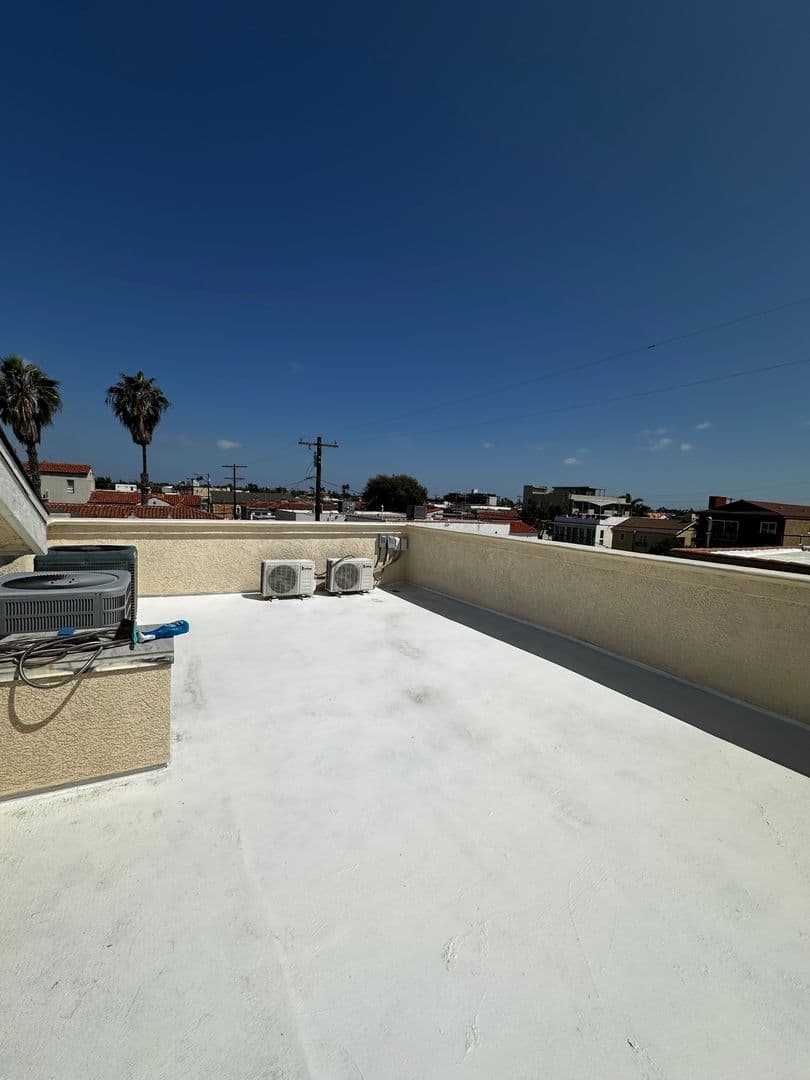 Long Beach Apartment: 54 Pomona Ave