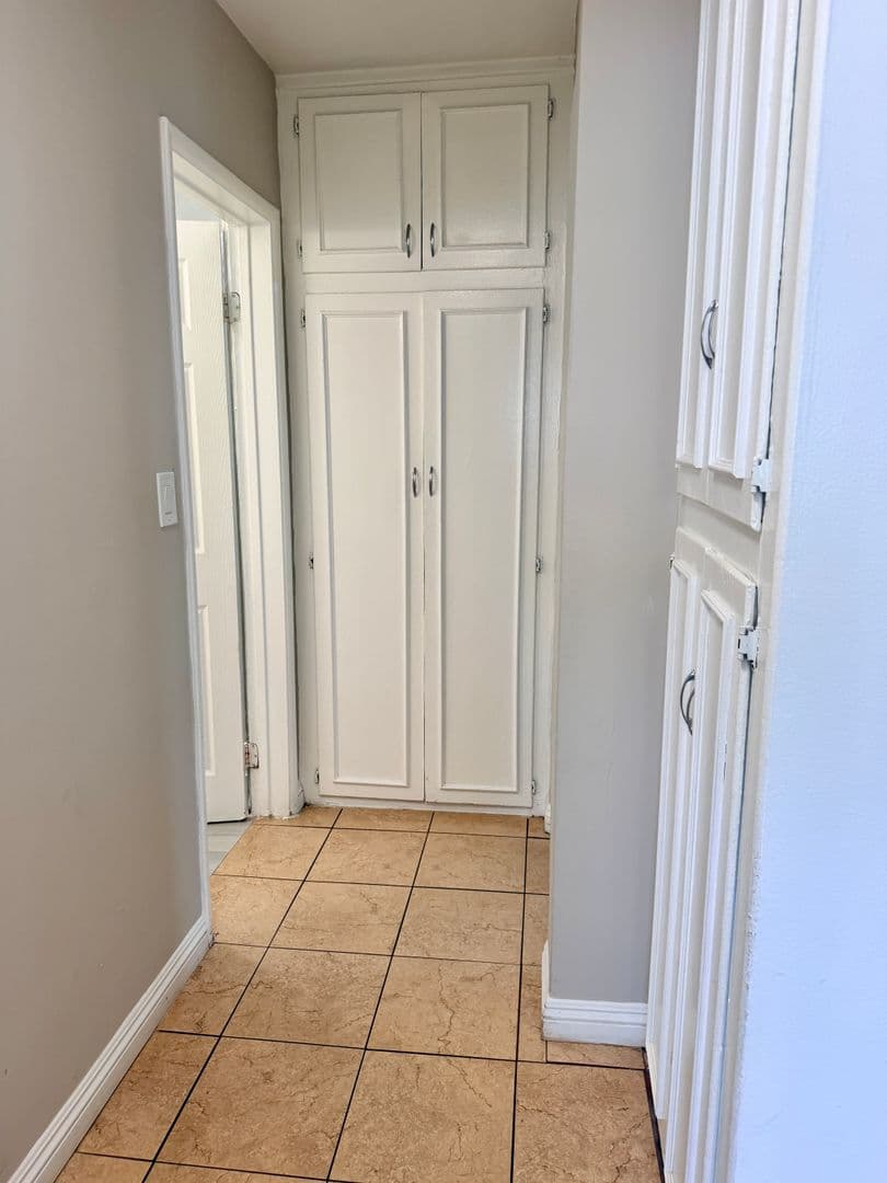 North Hollywood Apartment: 11228-11230 Oxnard
