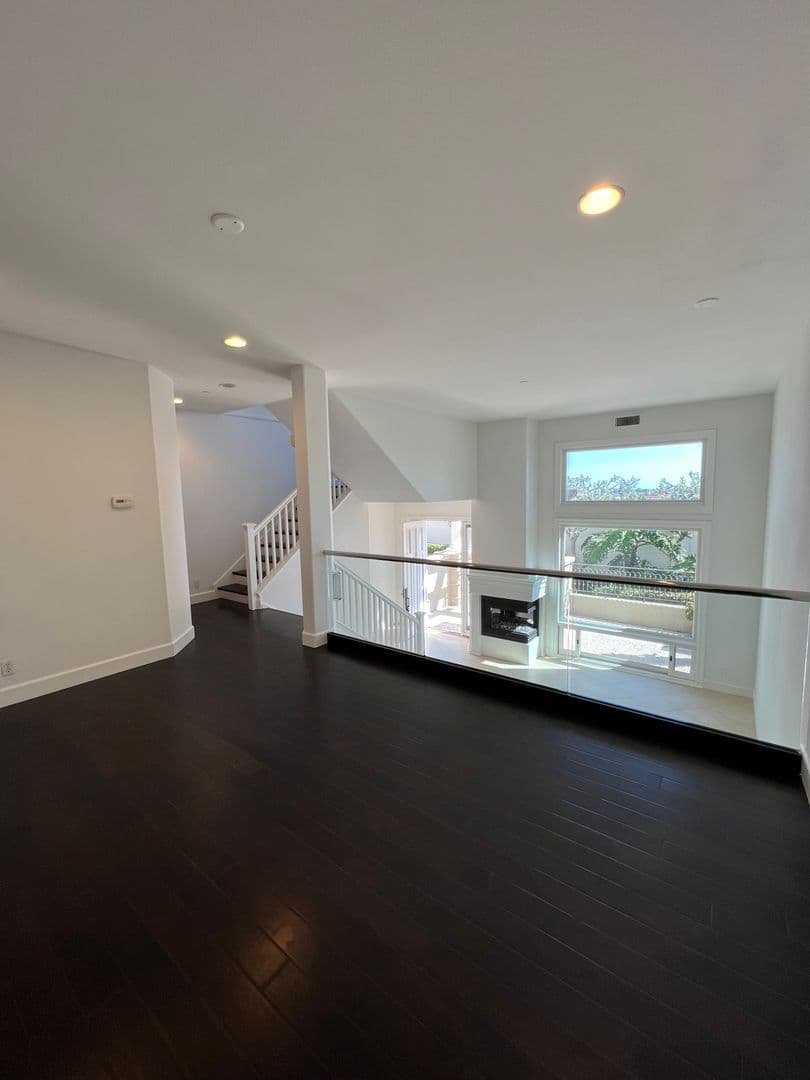 Huntington Beach House: 19411 Surfset Drive