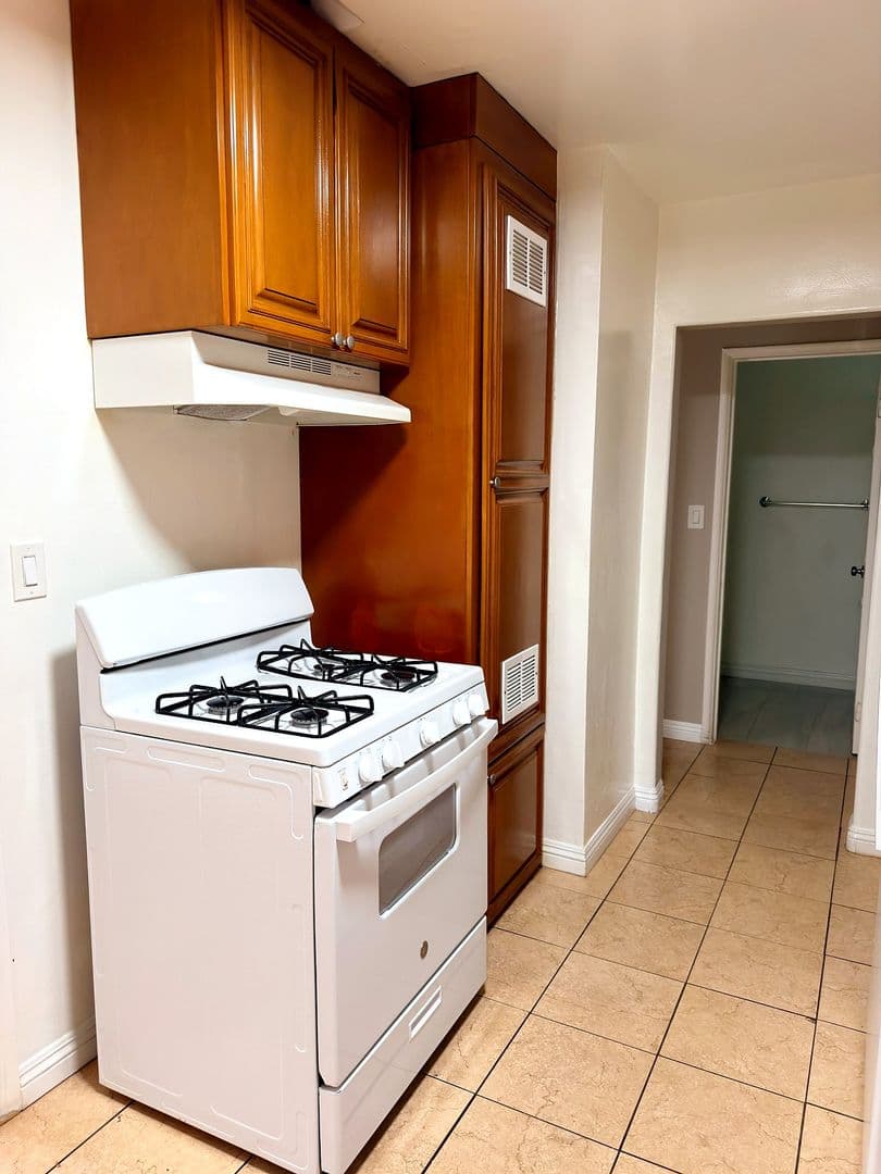 North Hollywood Apartment: 11228-11230 Oxnard