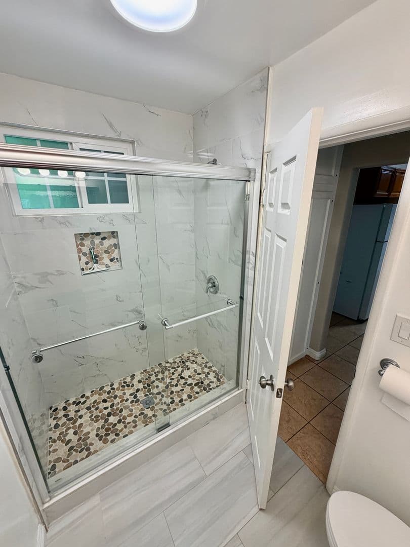 North Hollywood Apartment: 11228-11230 Oxnard