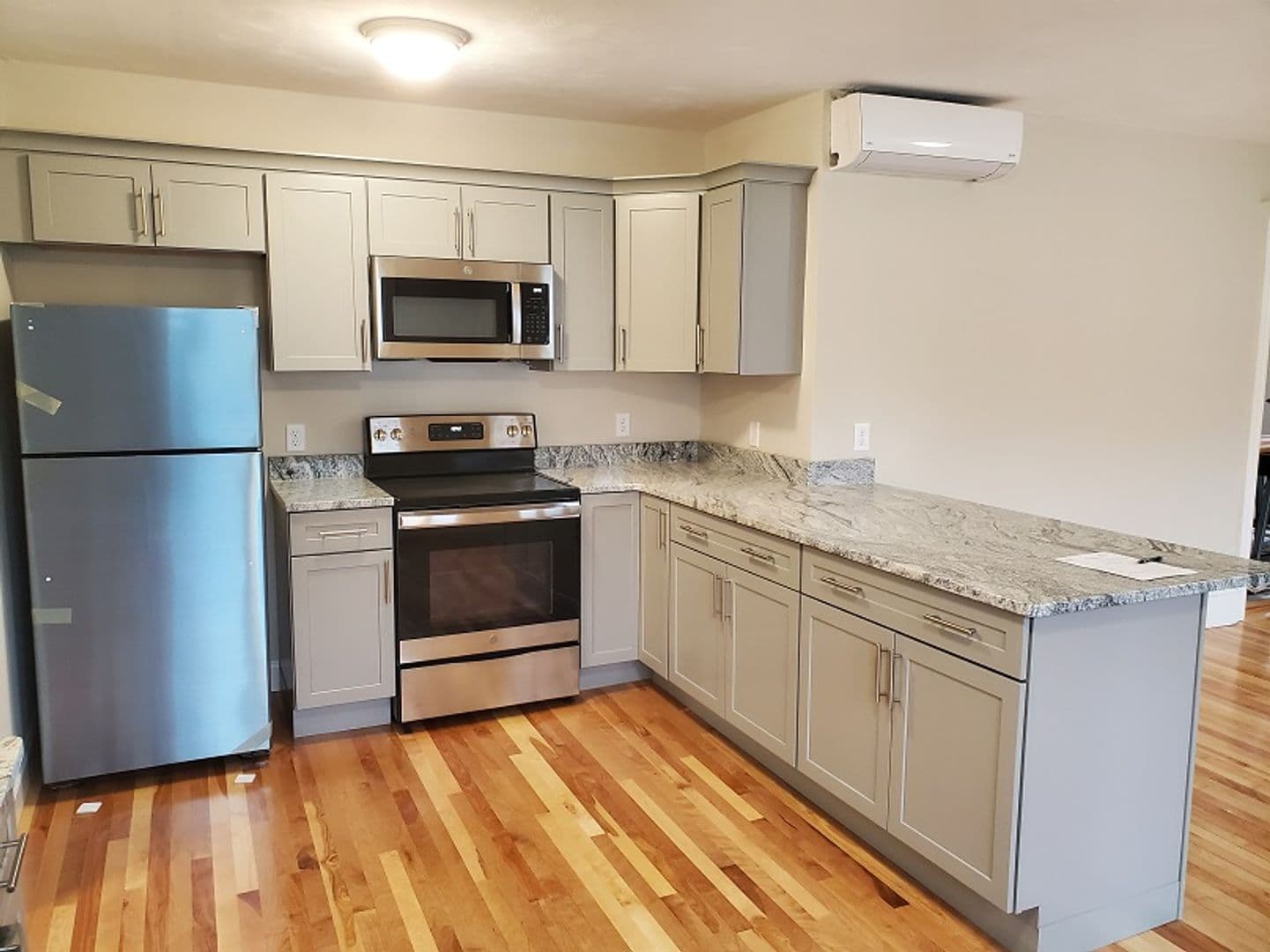 Worcester Apartment: 154 Lovell Street