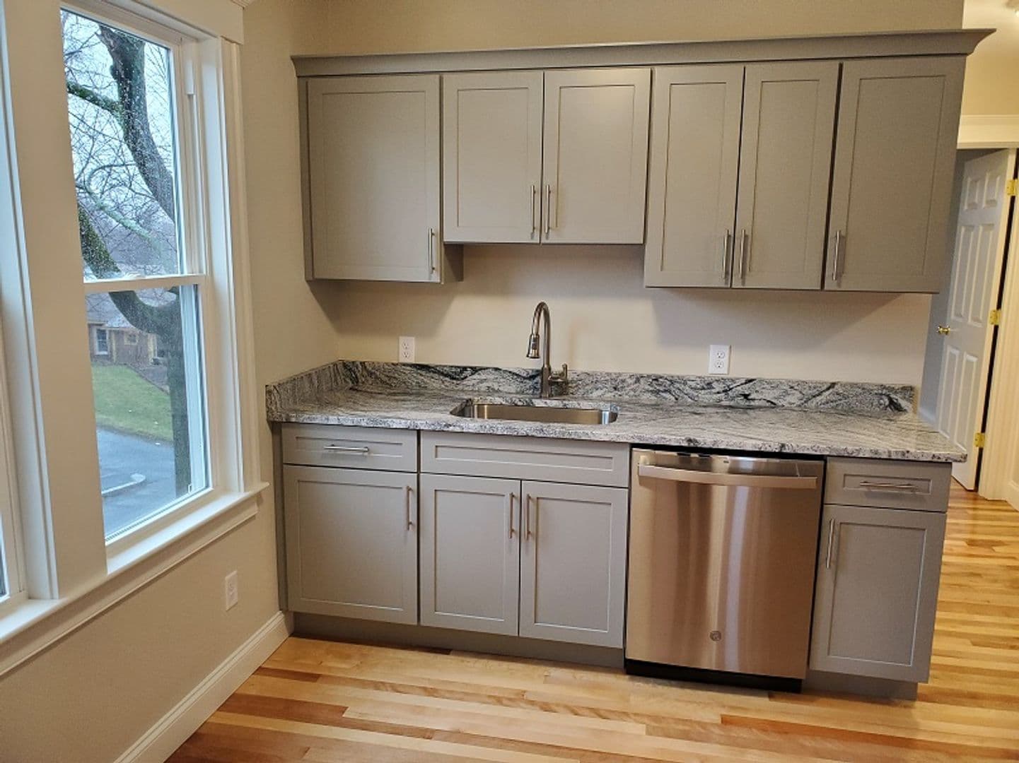 Worcester Apartment: 154 Lovell Street