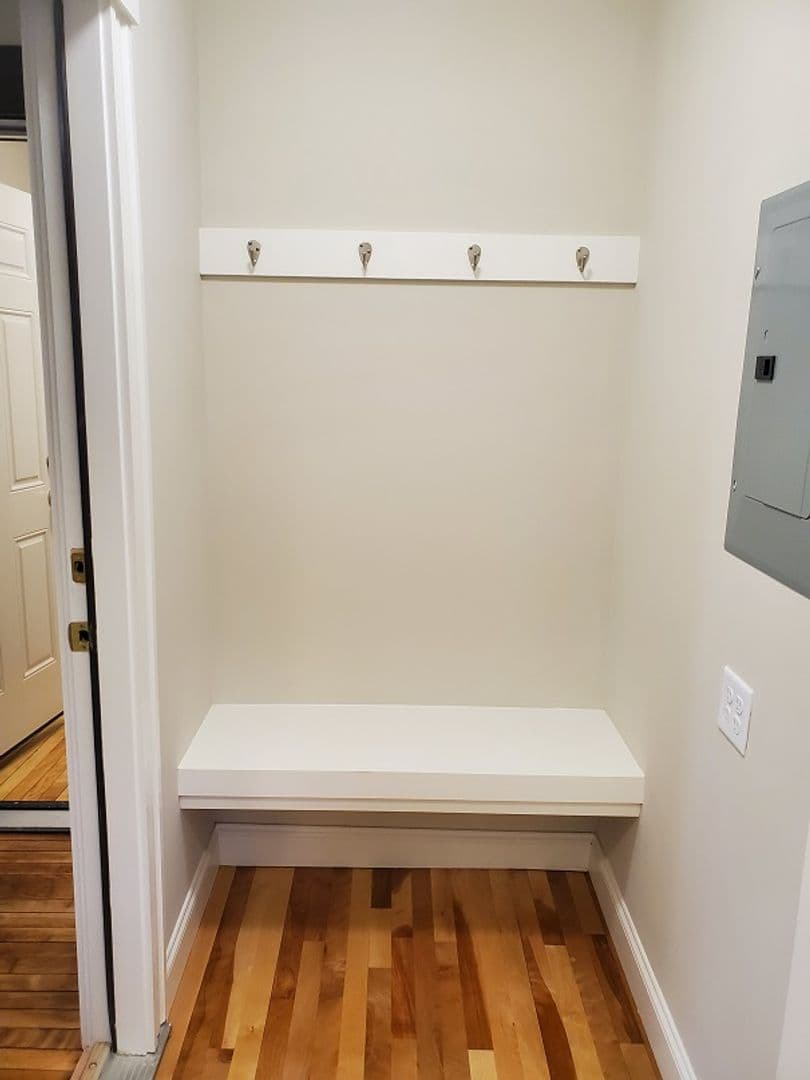 Worcester Apartment: 154 Lovell Street