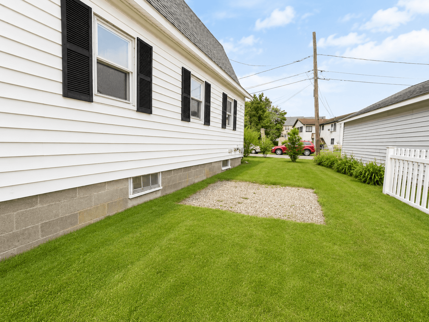 Webster Townhome: 2 & 4 Goodness St