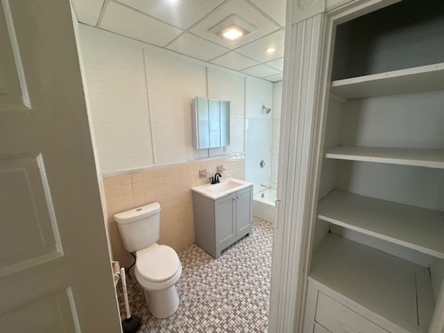 Worcester Apartment: 4 Hillside Street