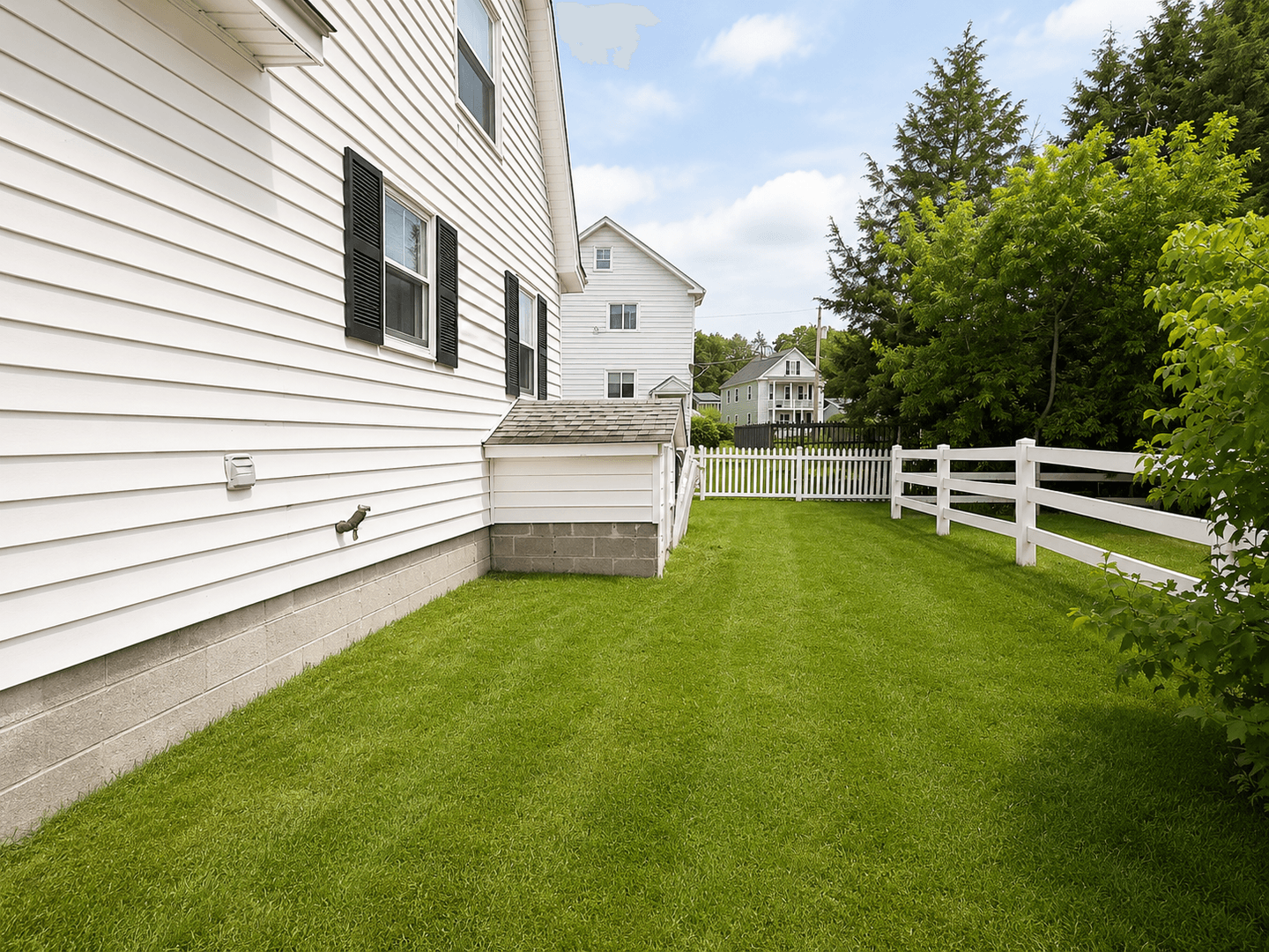 Webster Townhome: 2 & 4 Goodness St