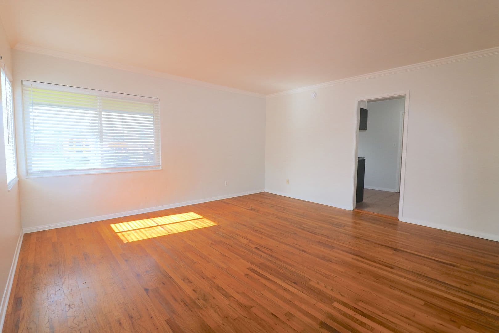 San Diego Apartment: 4746-4756 1/2 Point Loma Avenue