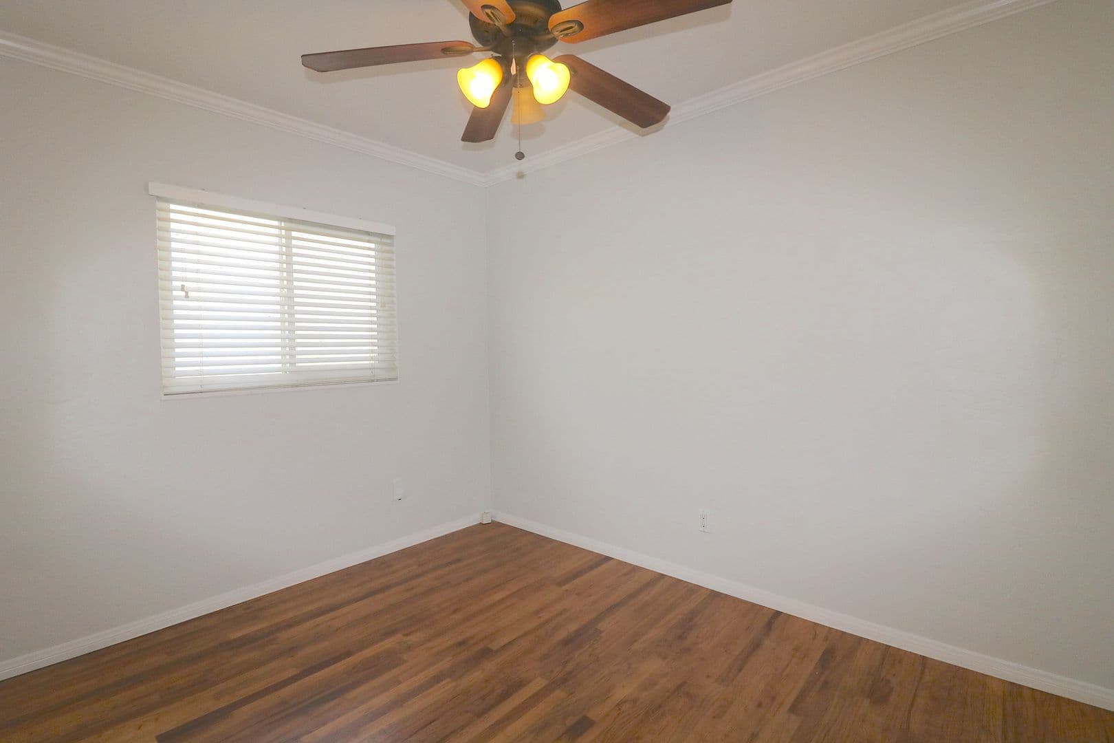 San Diego Apartment: 4746-4756 1/2 Point Loma Avenue