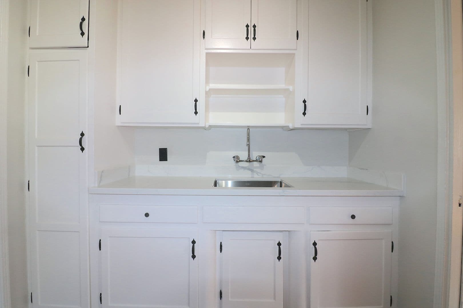 San Diego Apartment: 4746-4756 1/2 Point Loma Avenue