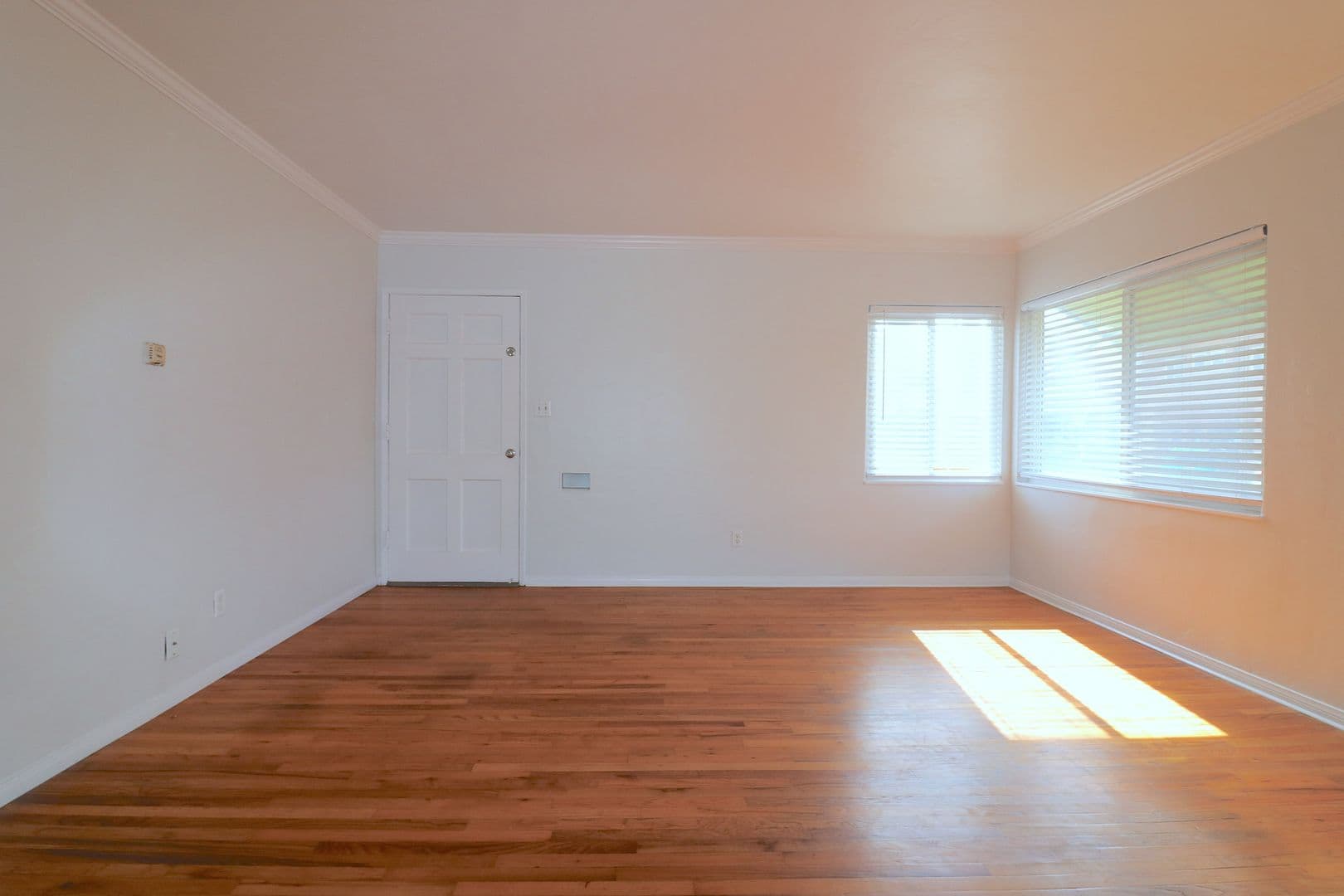 San Diego Apartment: 4746-4756 1/2 Point Loma Avenue