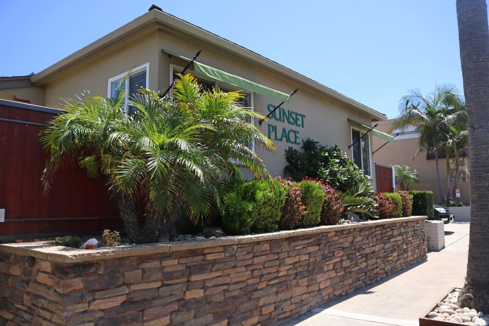 San Diego Apartment: 4746-4756 1/2 Point Loma Avenue