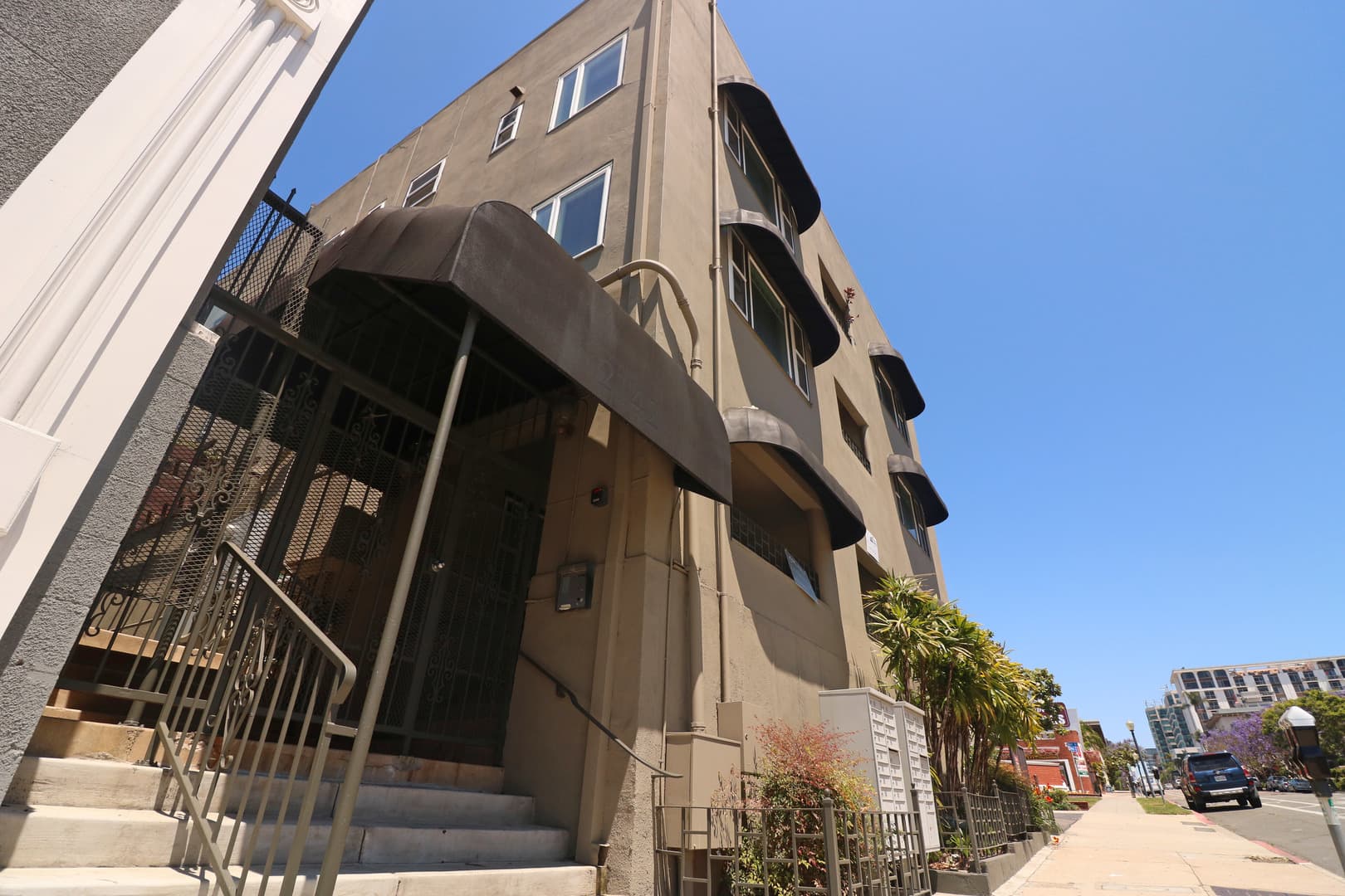 San Diego Apartment: 2142 Fifth Avenue