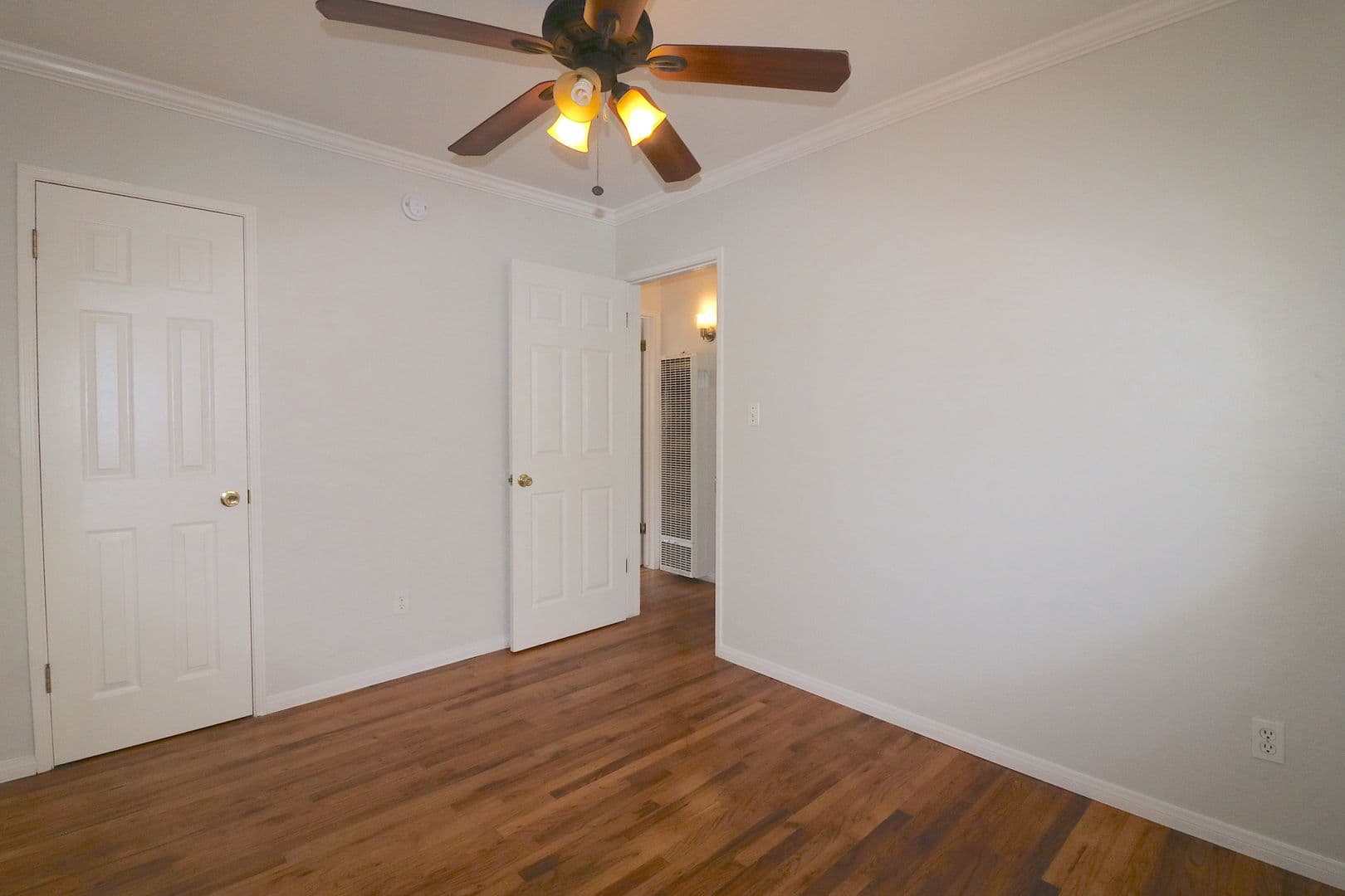 San Diego Apartment: 4746-4756 1/2 Point Loma Avenue