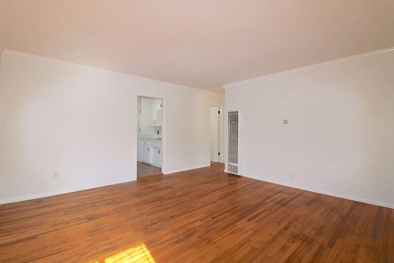 San Diego Apartment: 4746-4756 1/2 Point Loma Avenue