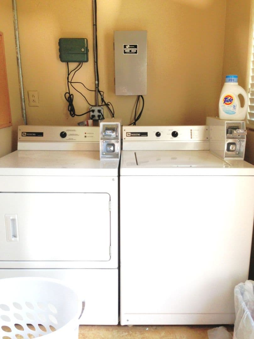 San Diego Apartment: 4746-4756 1/2 Point Loma Avenue