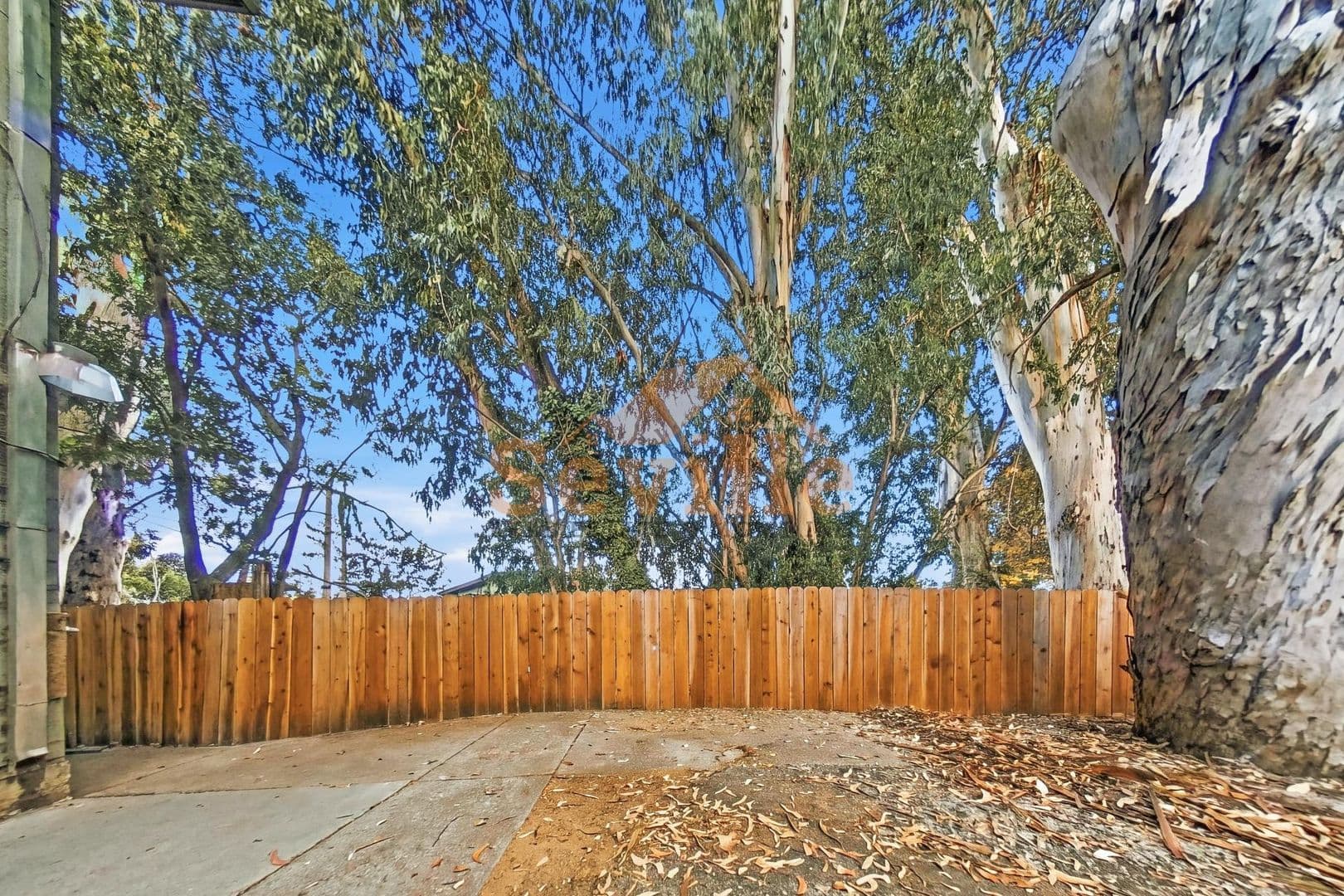 Oakland Apartment: 2 Deering Court