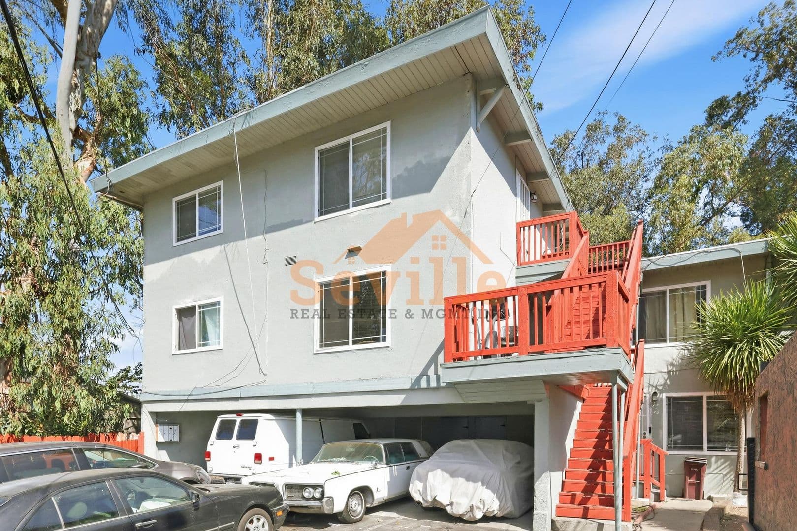 Oakland Apartment: 2 Deering Court
