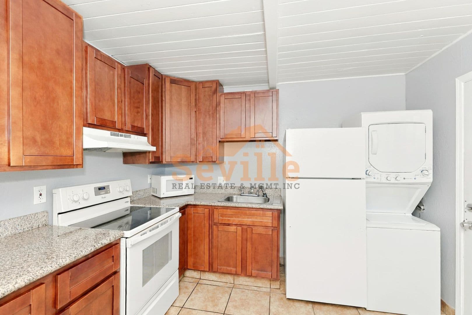 Oakland Apartment: 2 Deering Court
