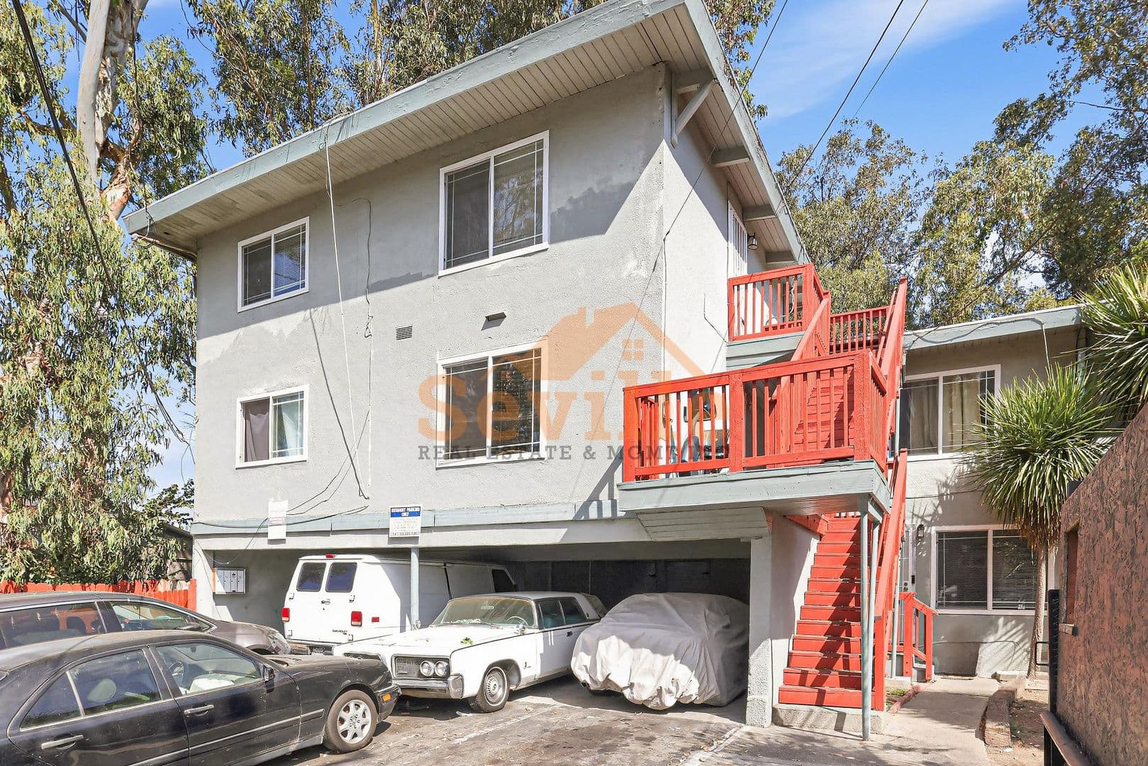 Oakland Apartment: 2 Deering Court