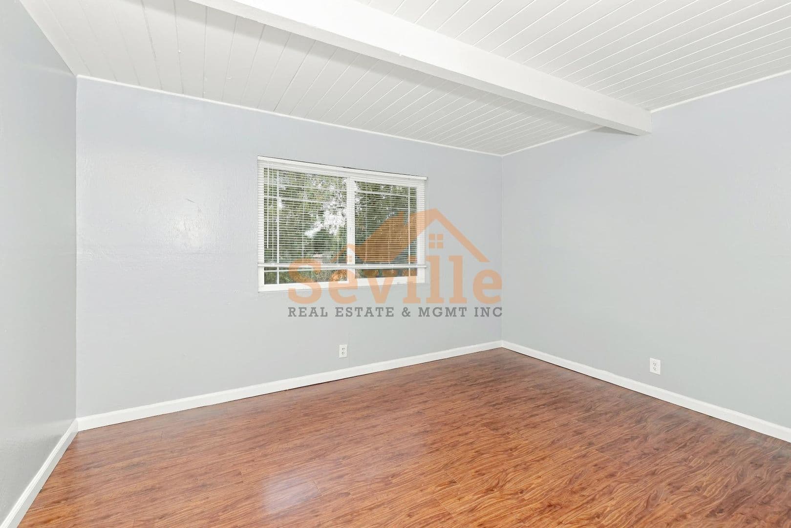 Oakland Apartment: 2 Deering Court