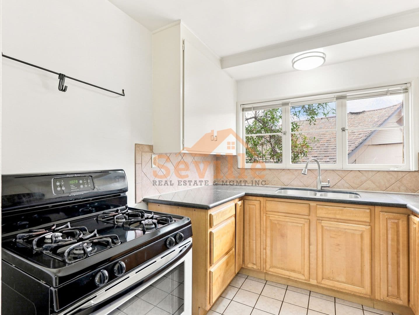Berkeley Apartment: 1526 Arch Street