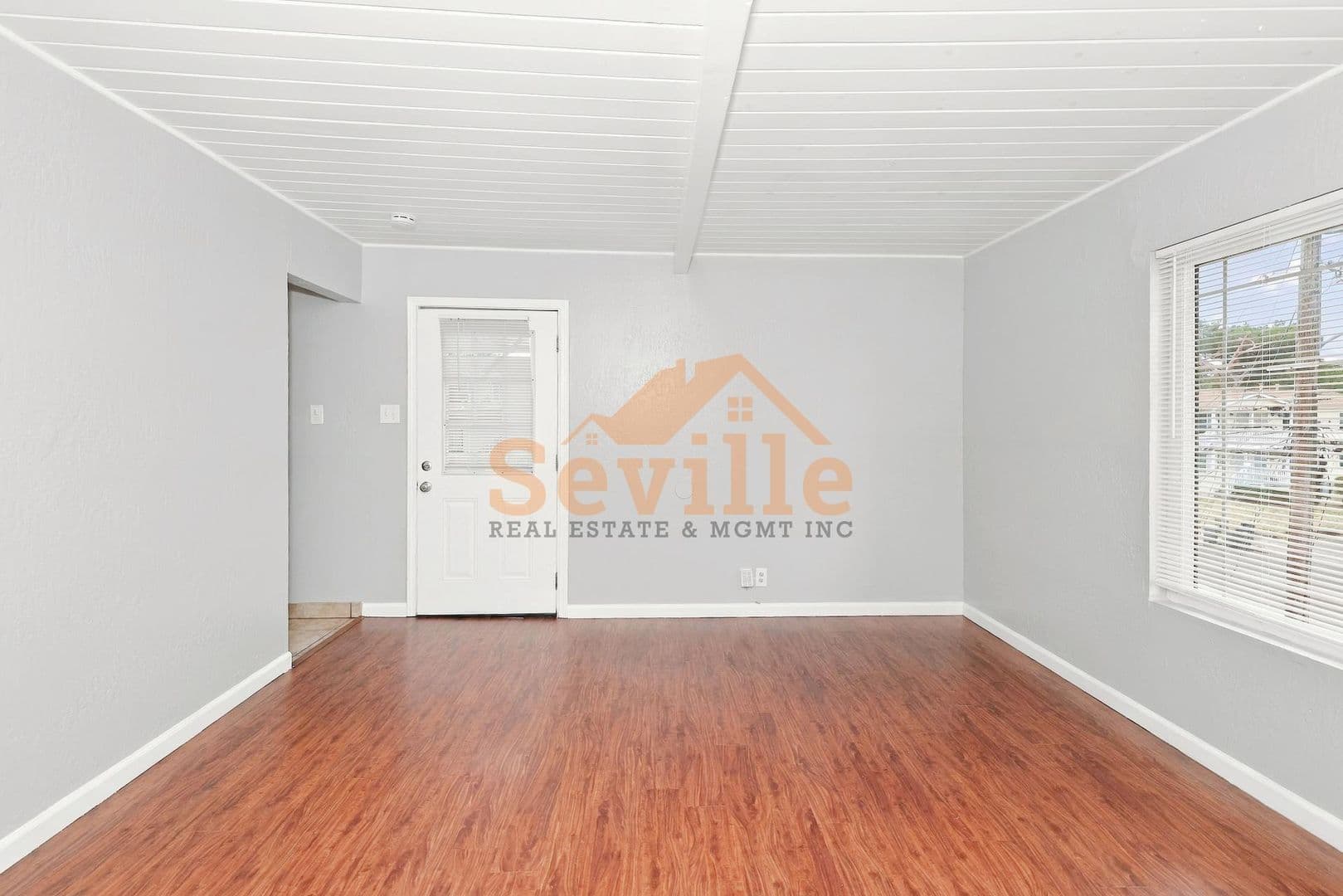 Oakland Apartment: 2 Deering Court