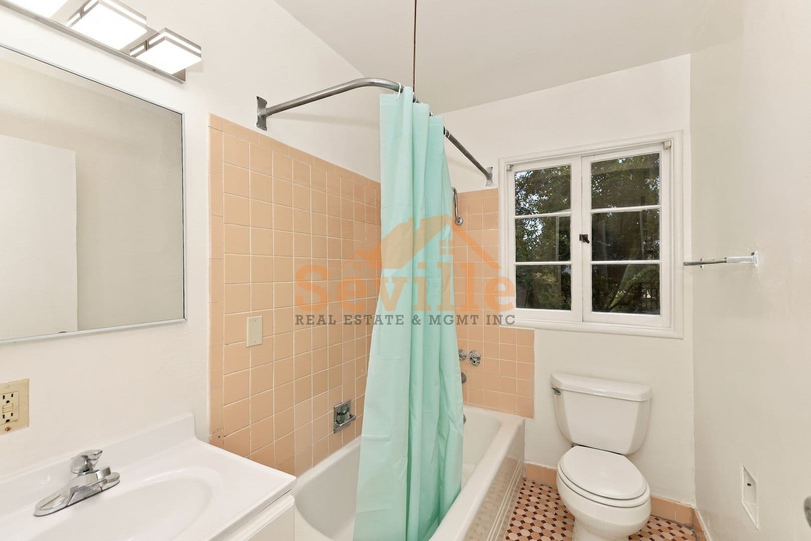 Berkeley Apartment: 1526 Arch Street