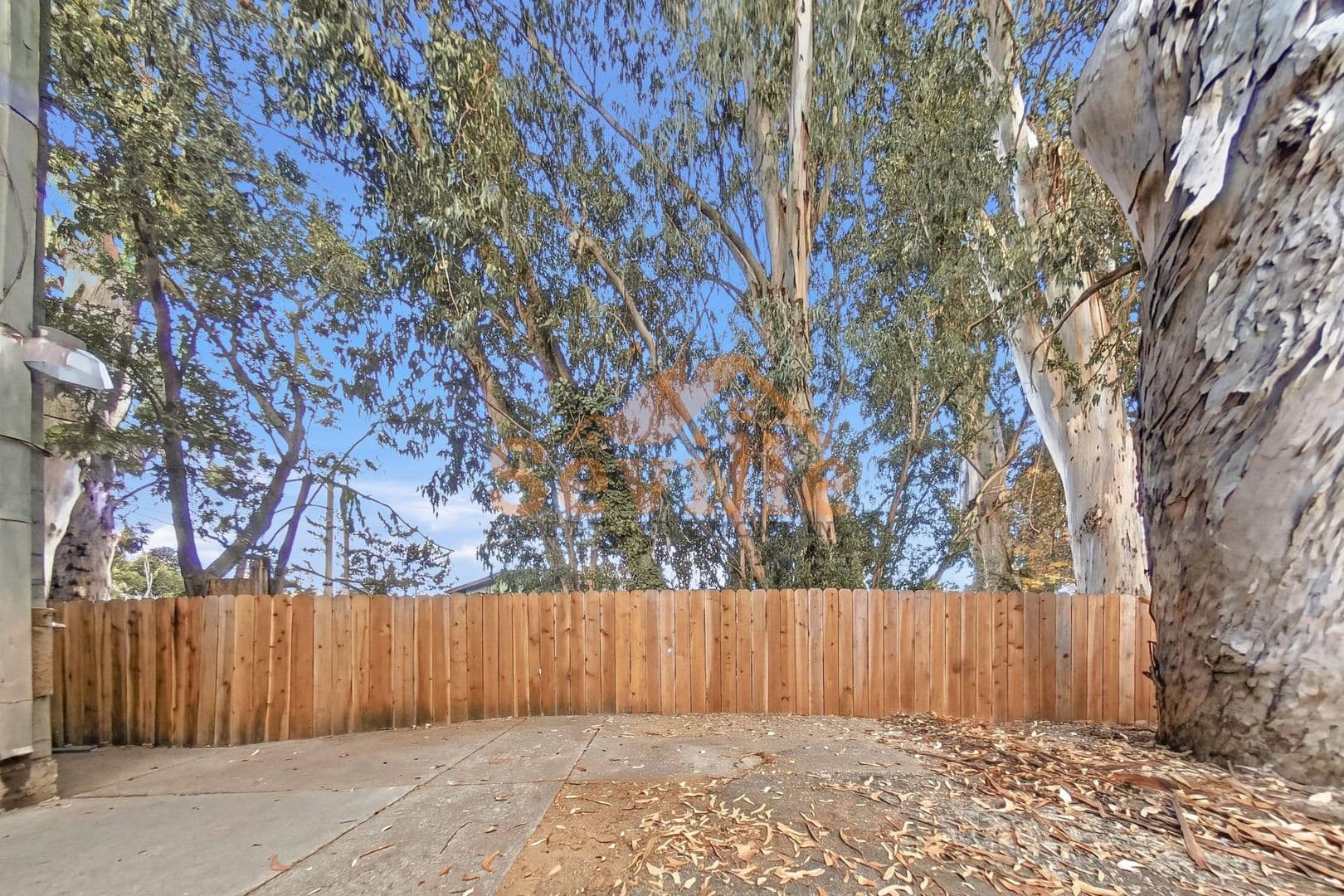 Oakland Apartment: 2 Deering Court