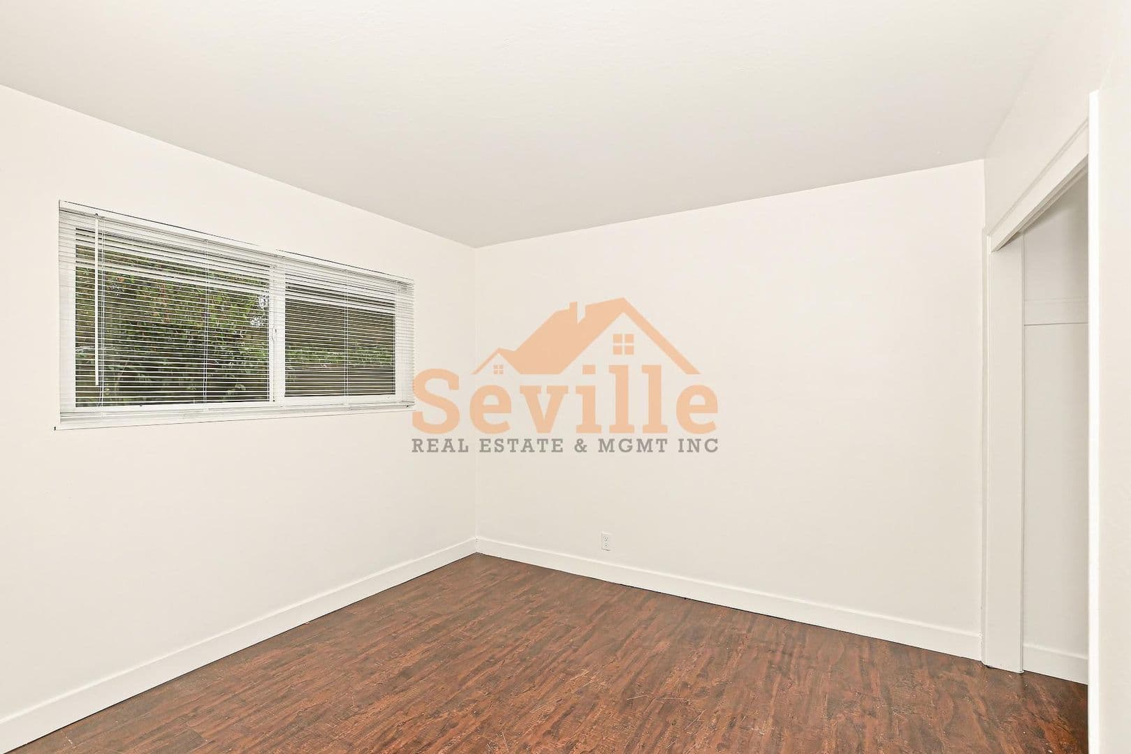 Oakland Apartment: 2 Deering Court