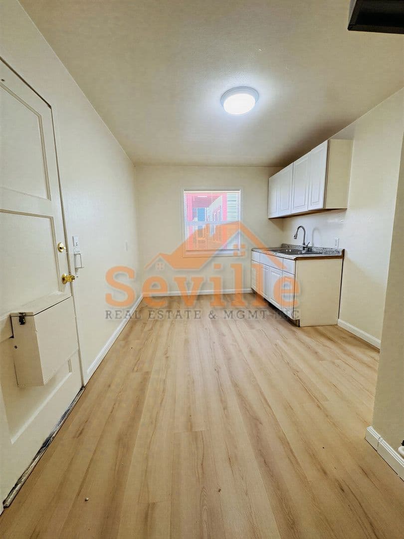 Oakland Apartment: 1808 Chestnut St