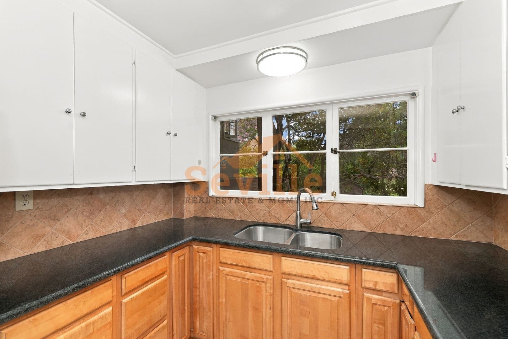 Berkeley Apartment: 1526 Arch Street