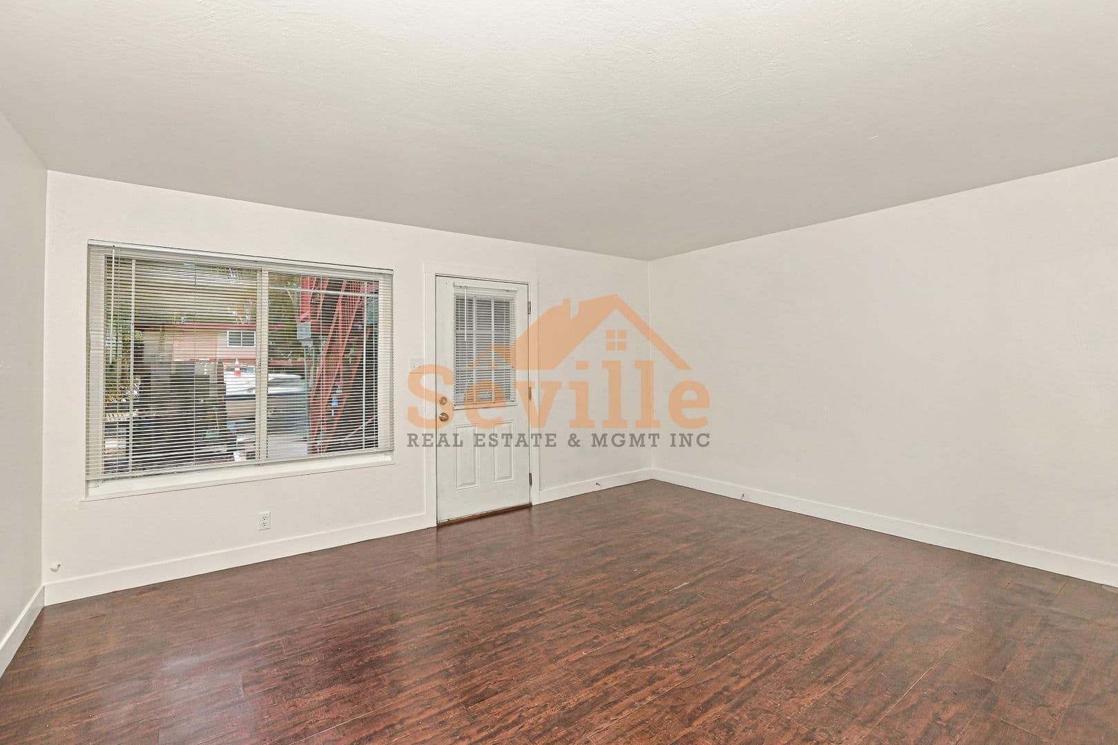 Oakland Apartment: 2 Deering Court