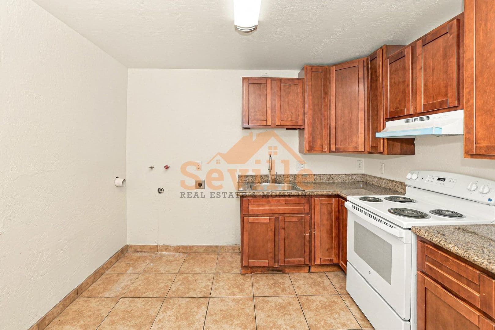 Oakland Apartment: 2 Deering Court