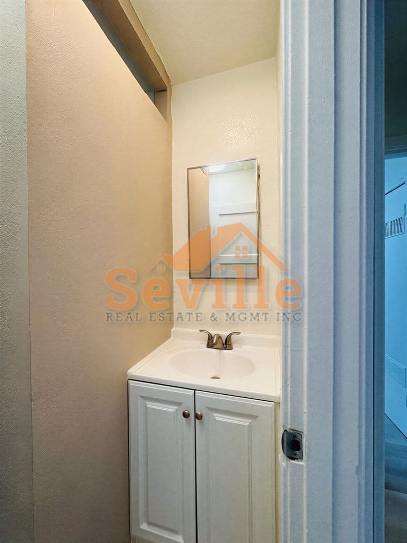 Oakland Apartment: 1808 Chestnut St