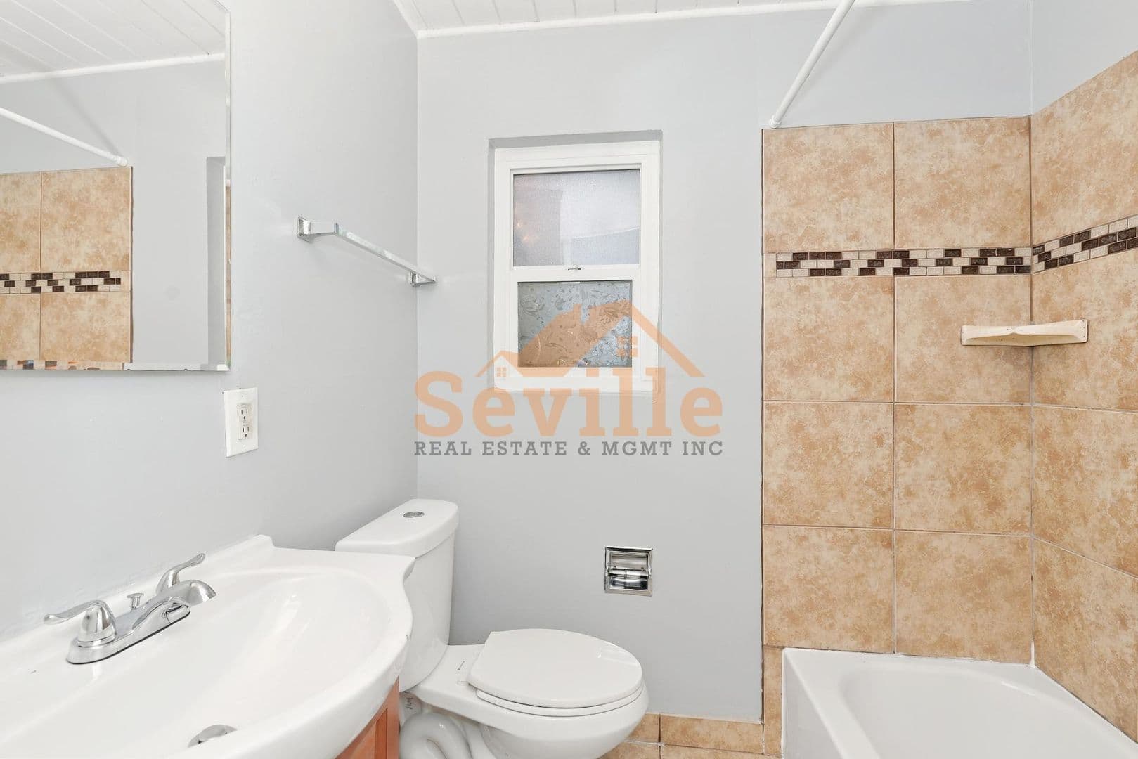 Oakland Apartment: 2 Deering Court