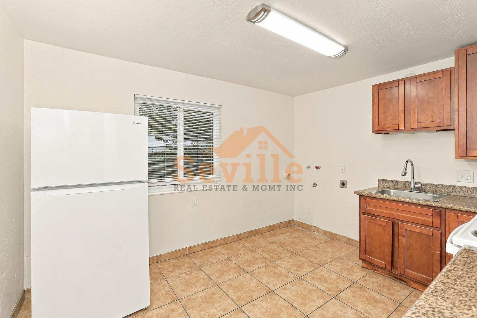 Oakland Apartment: 2 Deering Court