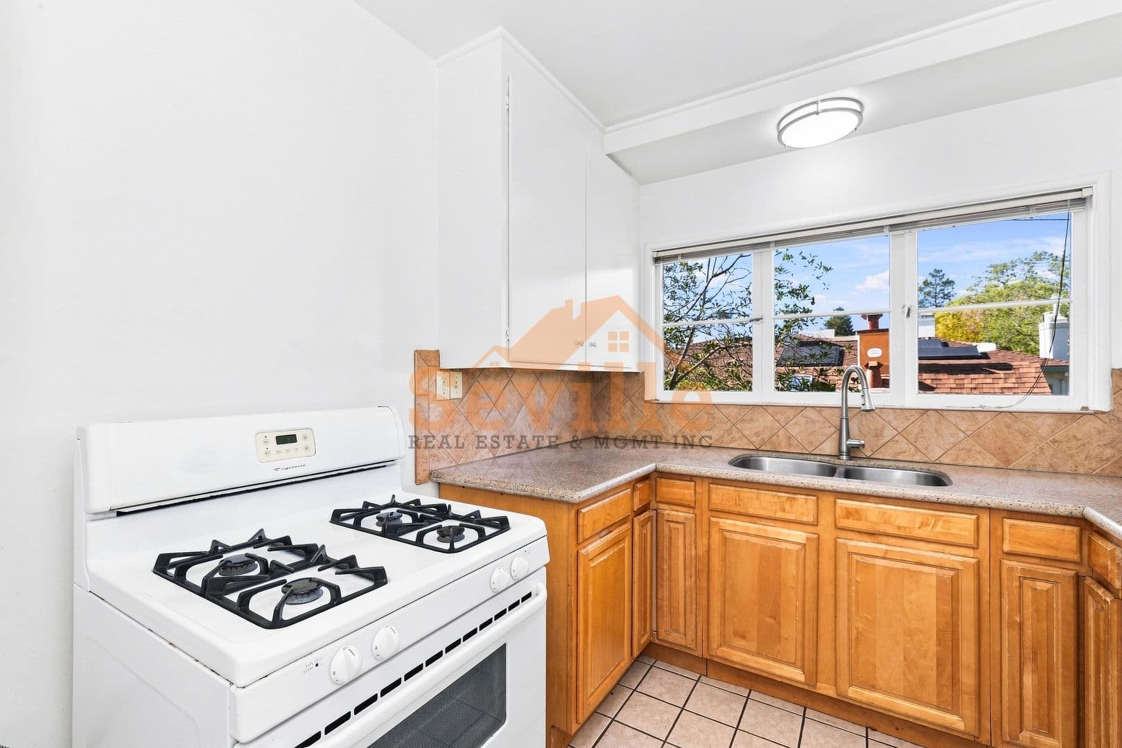 Berkeley Apartment: 1526 Arch Street