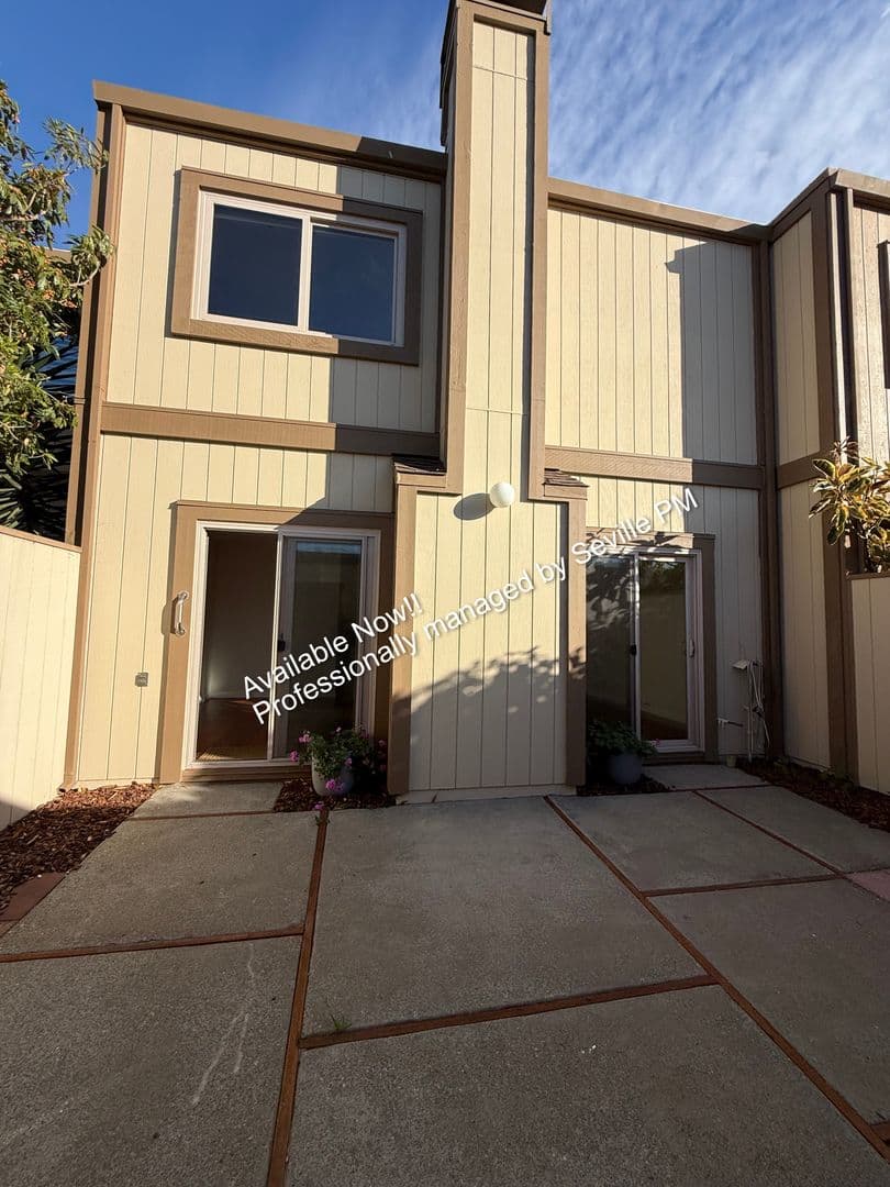 Alameda Townhome: 1175 Island Dr
