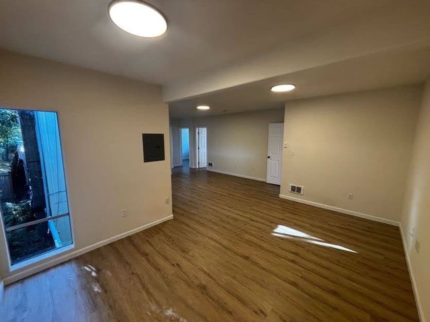 Lynnwood Apartment: 14523 Hwy 99