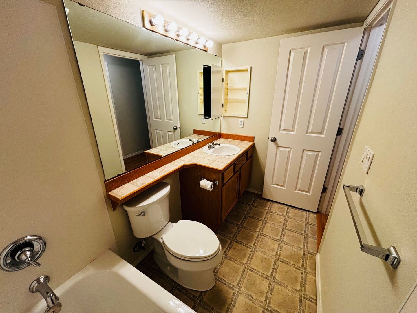 Everett Condo: 1009 112th St SE