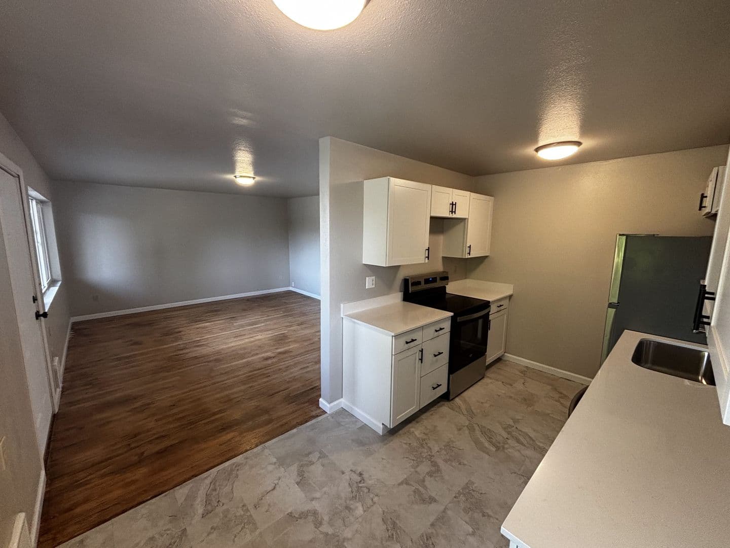 Lynnwood Apartment: 14523 Hwy 99