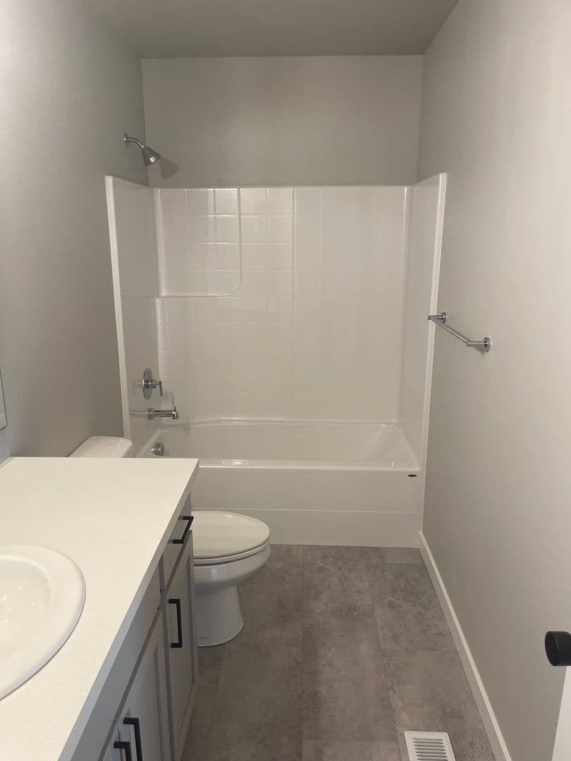 Marysville House: 8725 68th Pl NE