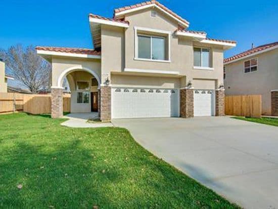 Fontana House: 15734 Grevillea Street
