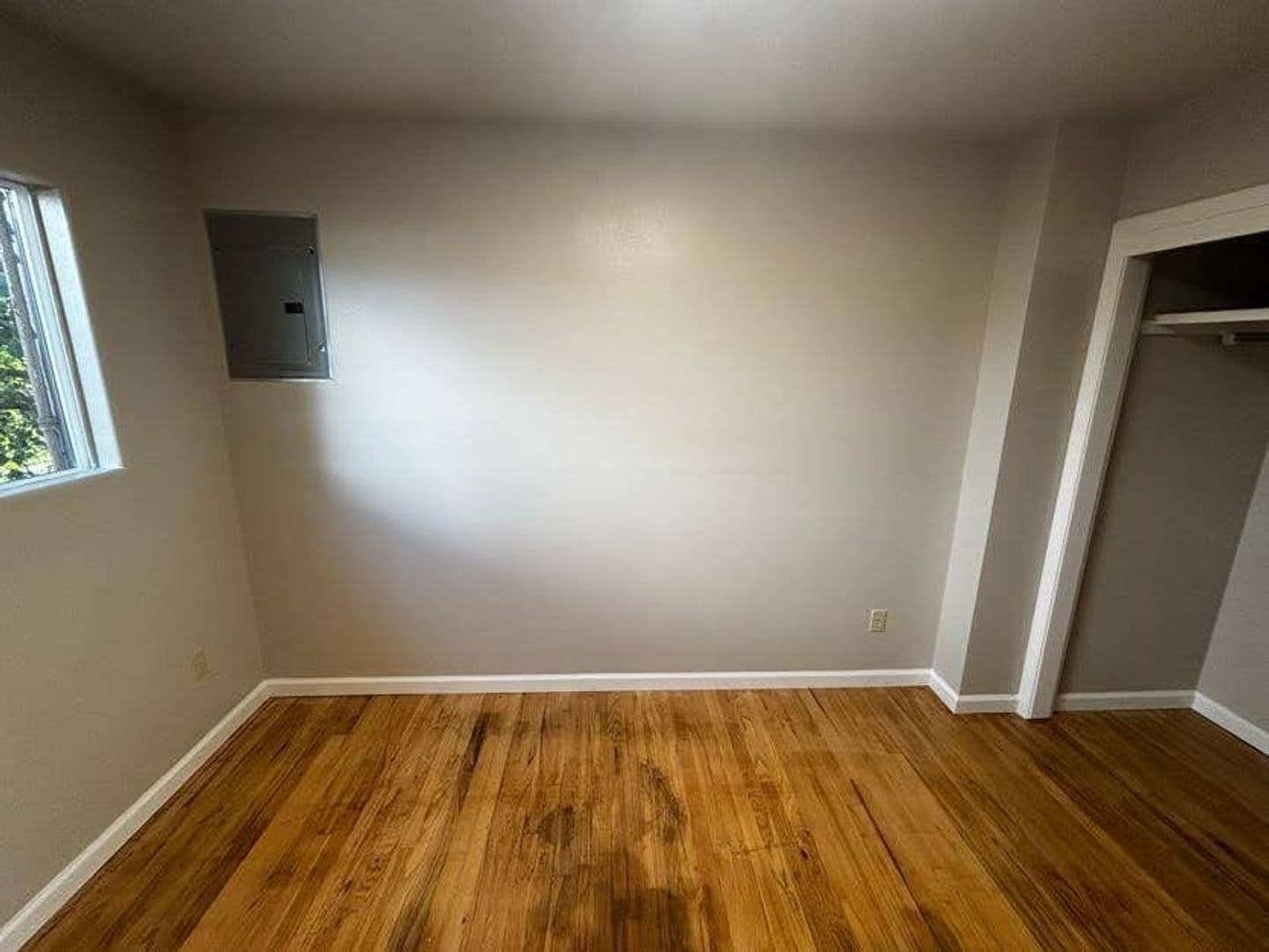 Lynnwood Apartment: 14523 Hwy 99