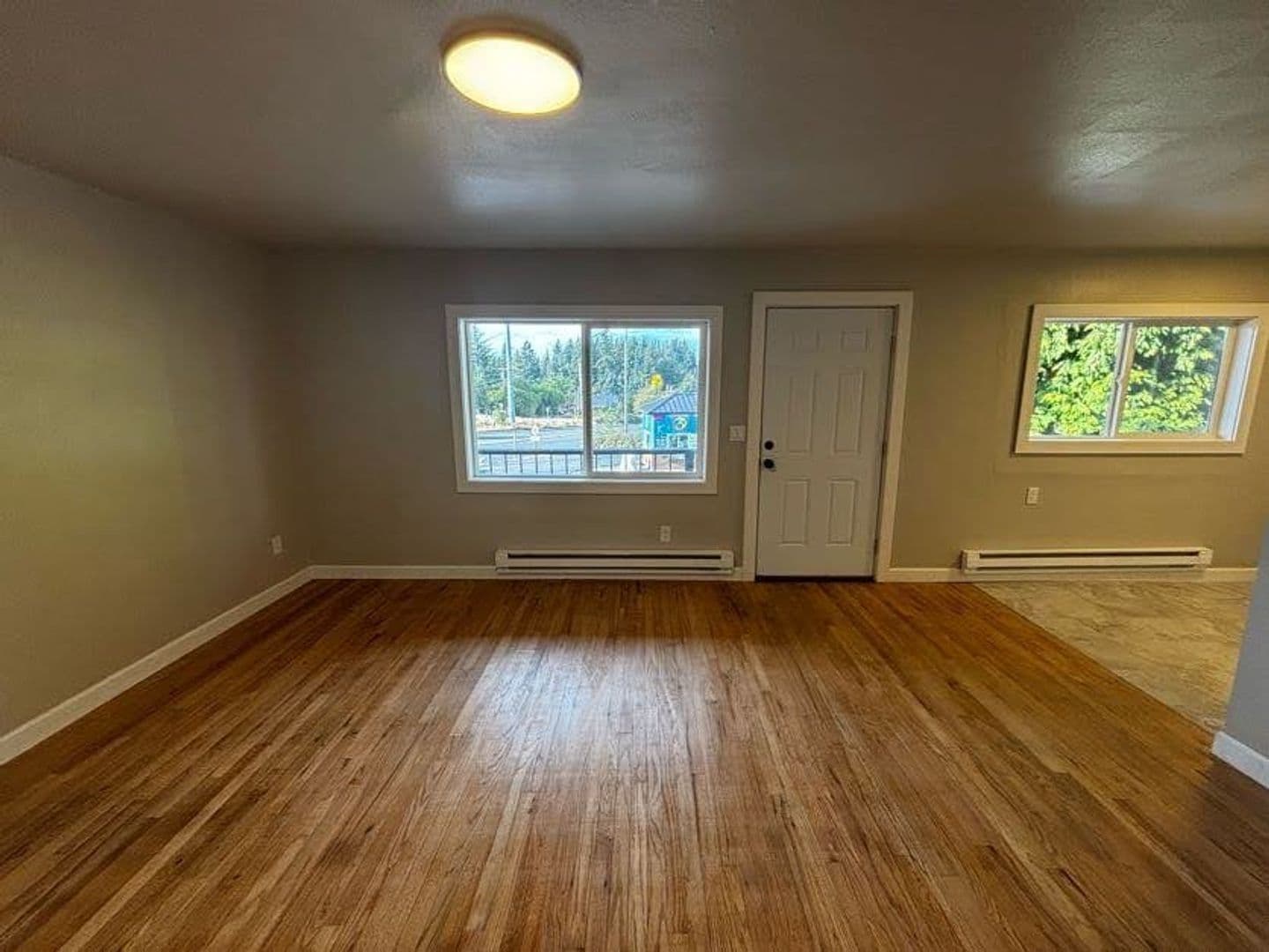 Lynnwood Apartment: 14523 Hwy 99