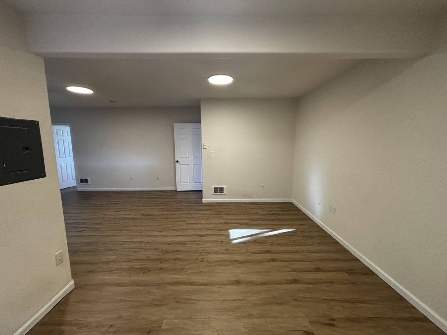 Lynnwood Apartment: 14523 Hwy 99